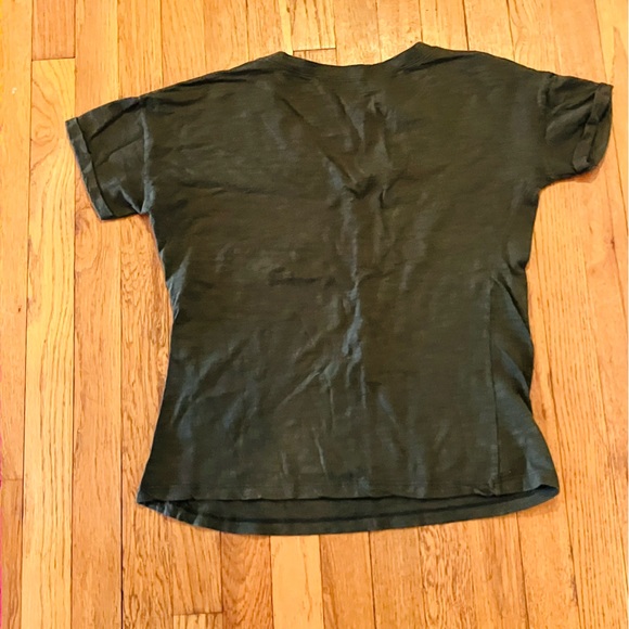 Loyola university Maryland green women’s vneck tee shirts men’s size size XS - Picture 5 of 5